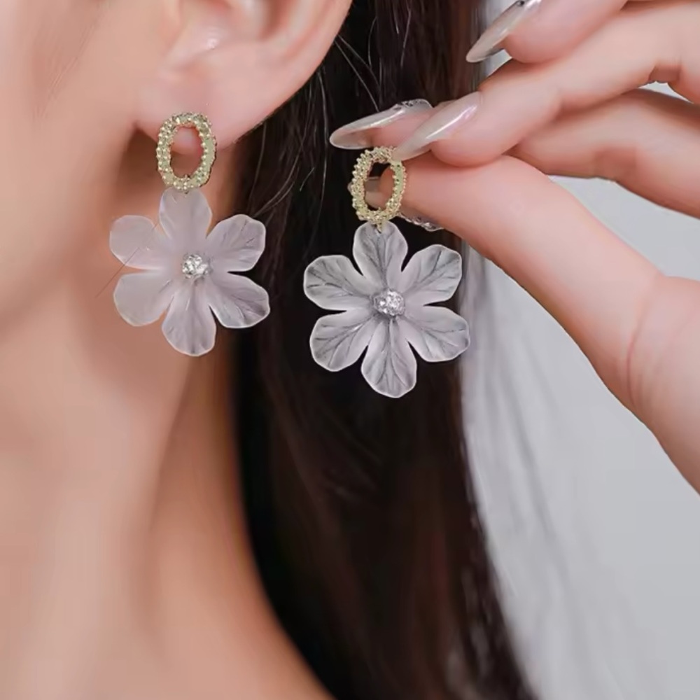 Tuberose - Trendy White Flower Drop Earrings- HOT ITEM NWT